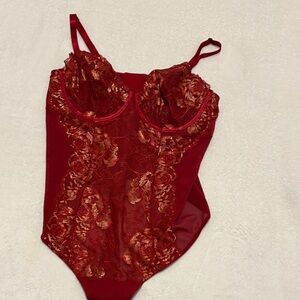 Elegant Red Lace Bandeau